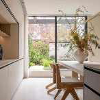 给家戴上无框眼镜丨住向Omega重型提升门，静享高清四季!