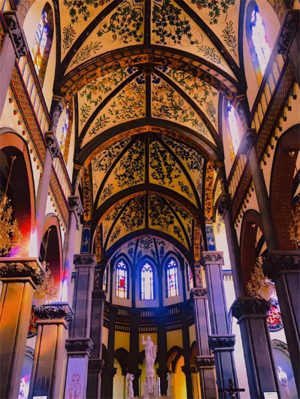 中国品牌门窗网(图3) 光影之门:开启家的光影艺术之旅之璀璨华章